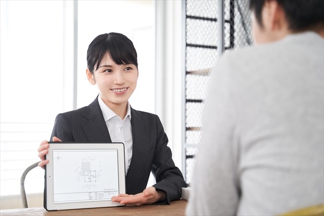不動産会社での受付・営業アシスタント