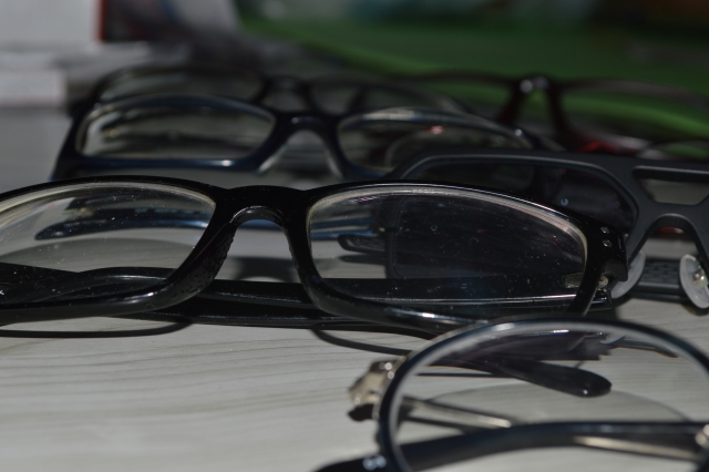 眼鏡フレーム製造に関わる部品加工