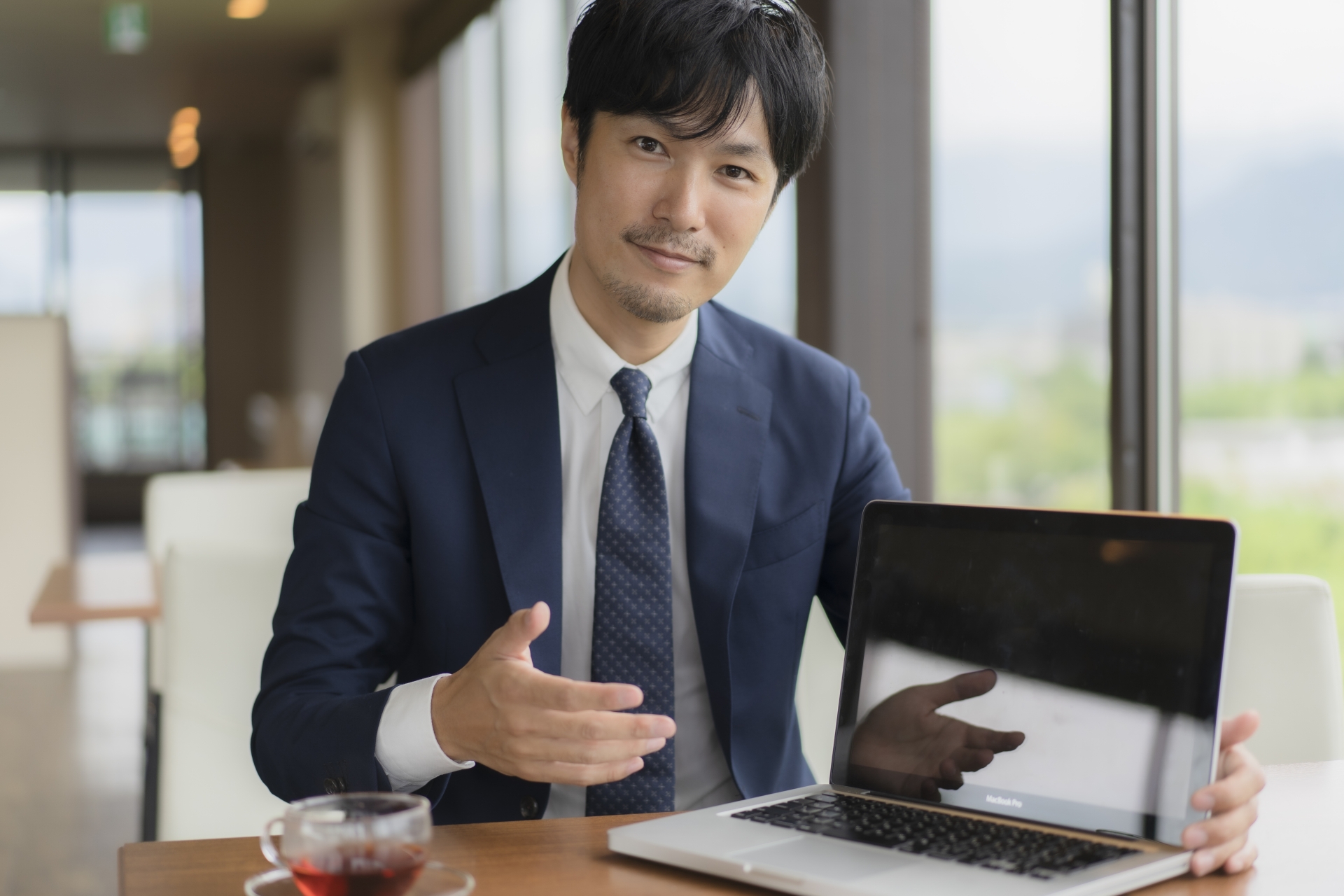 ニット生地の裁断オペレーター