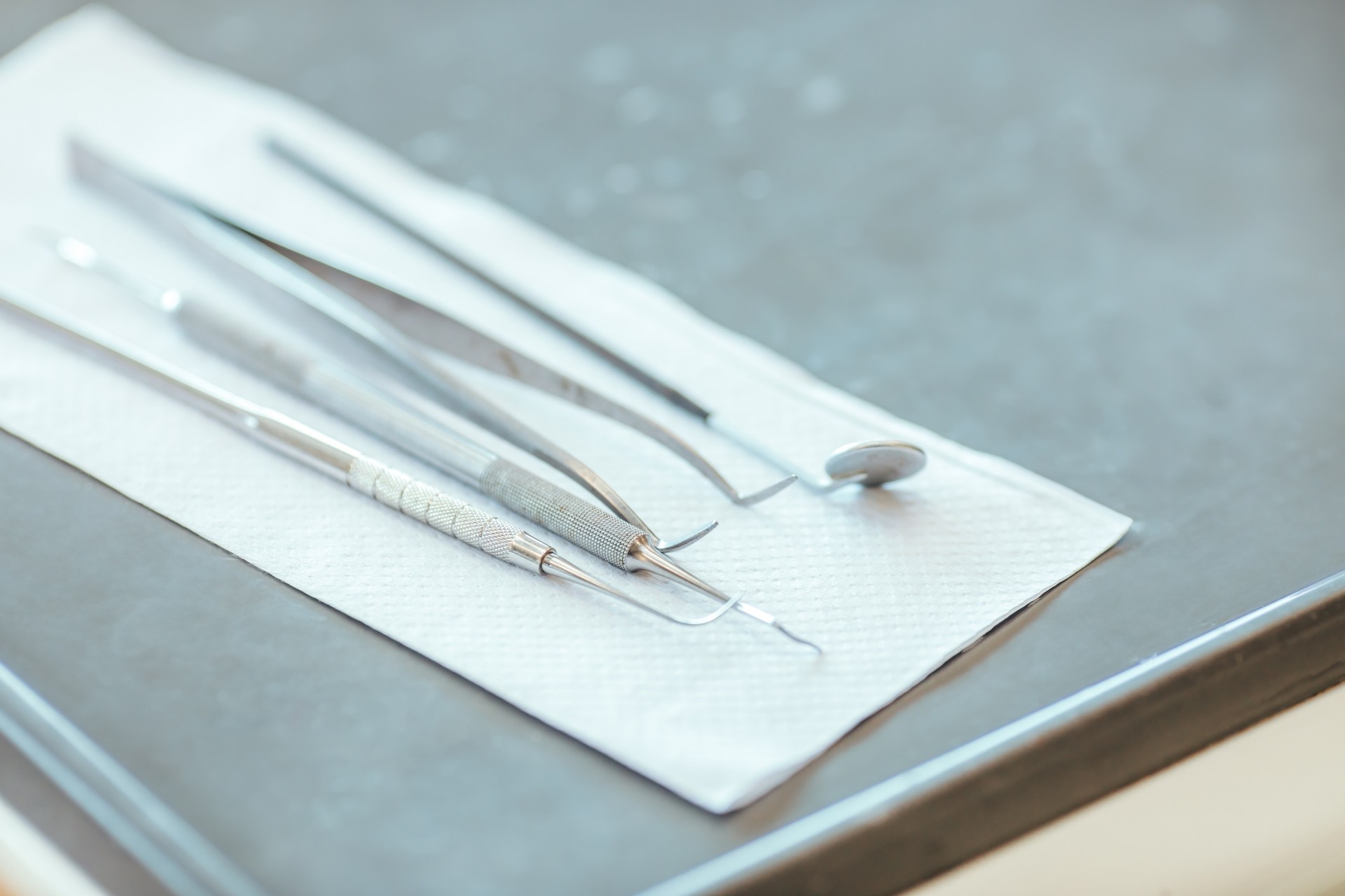 病院での医療器具の洗浄・滅菌/日祝休み/16：00-20：00