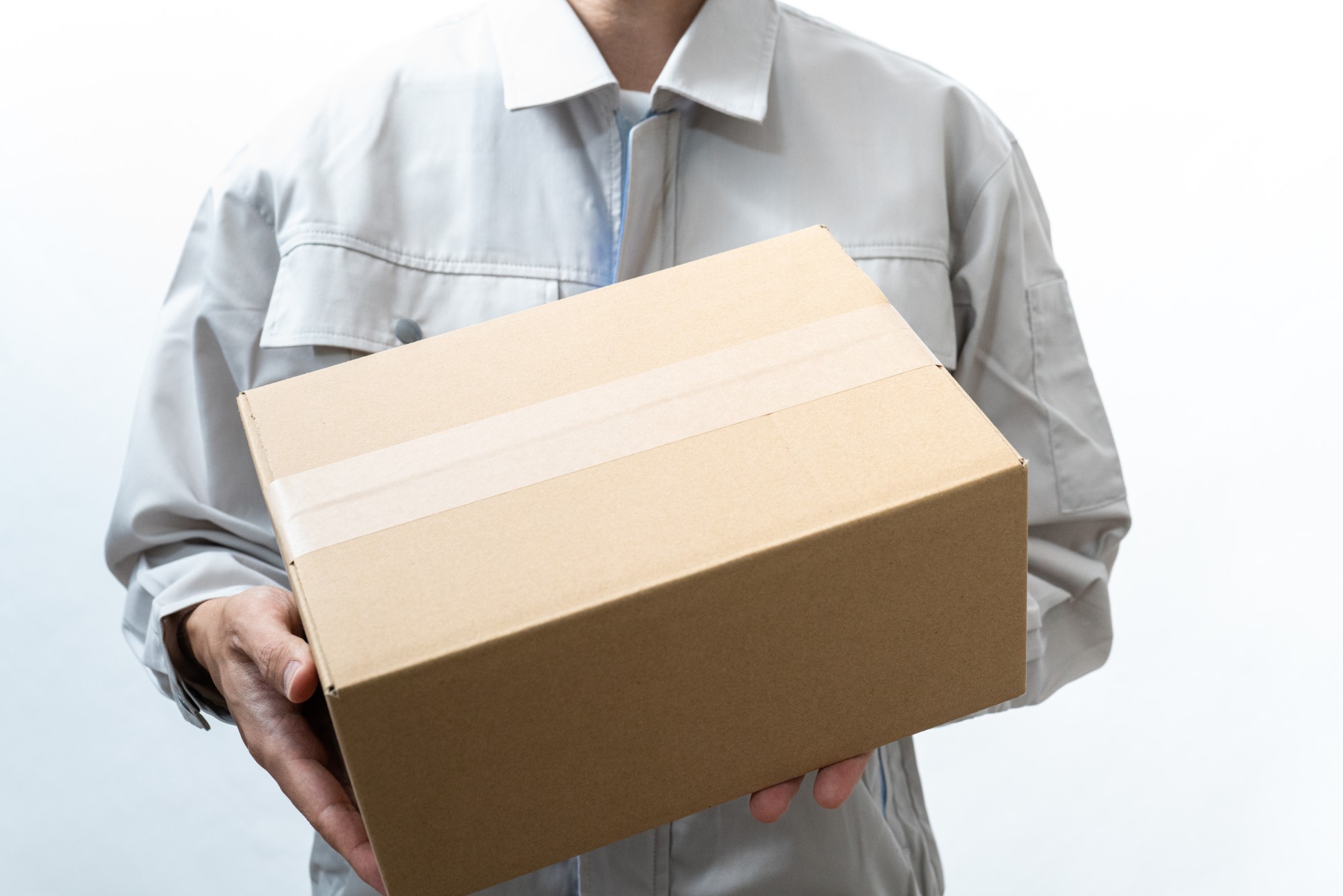 プラスティック製品の梱包作業