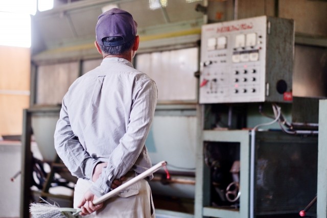 金属製品の加工機オペレーター