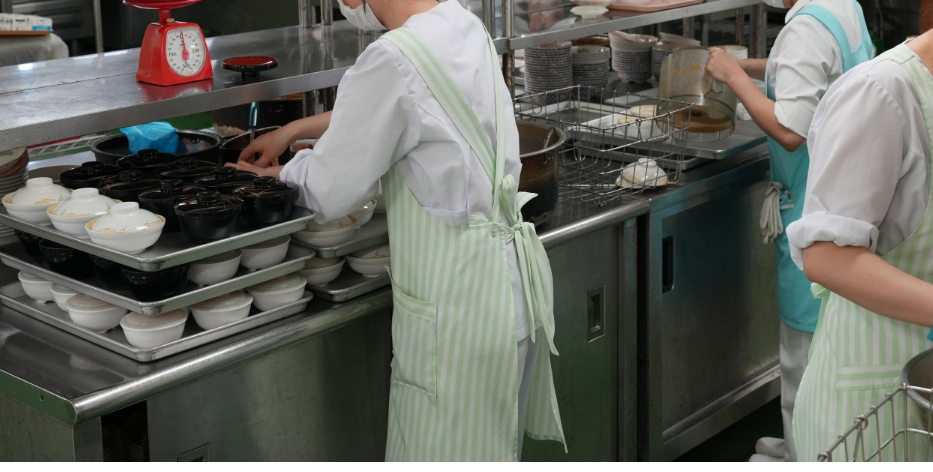 病院の中での食器洗浄や調理補助のお仕事
