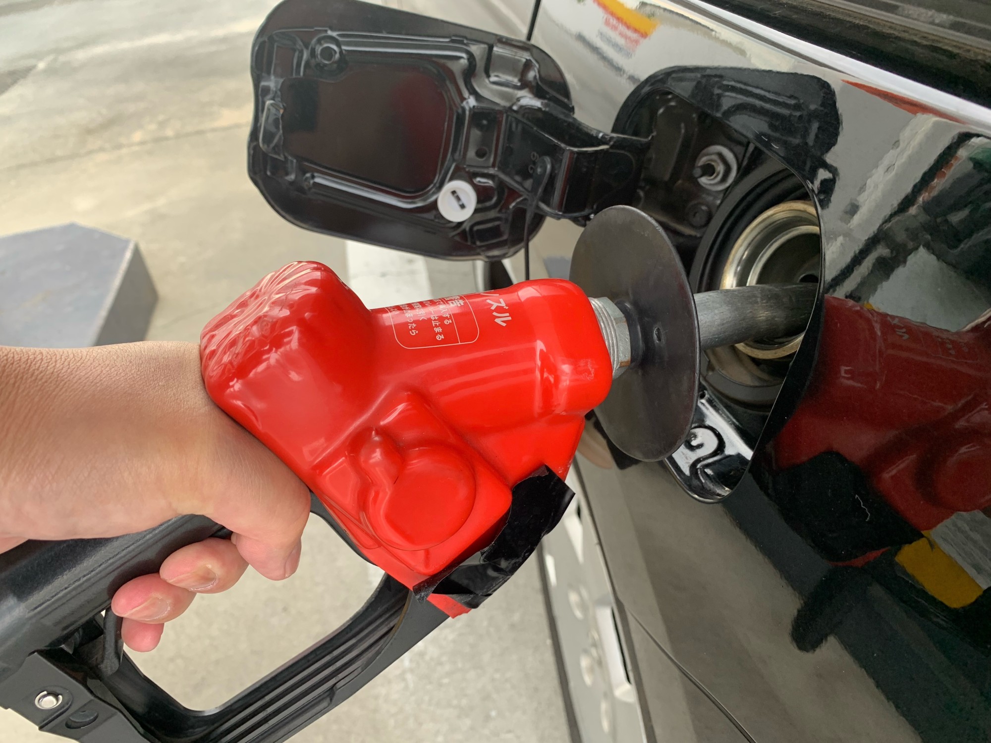 ガソリンスタンドでのサービススタッフ